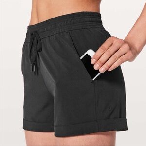 Lululemon Spring Break Away Shorts. Sz 6